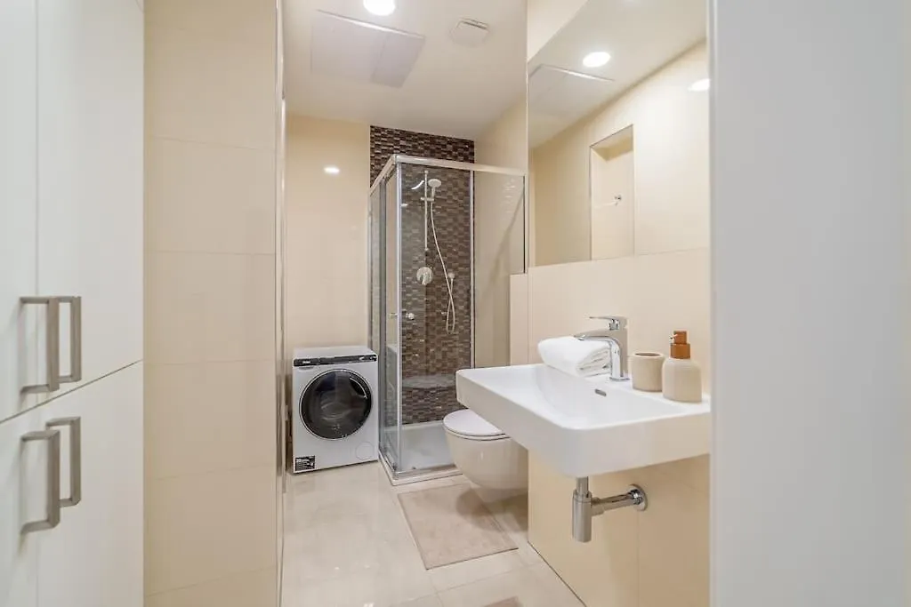 Chic Brick Suite In Historic City By Rentez Prag Lejlighed