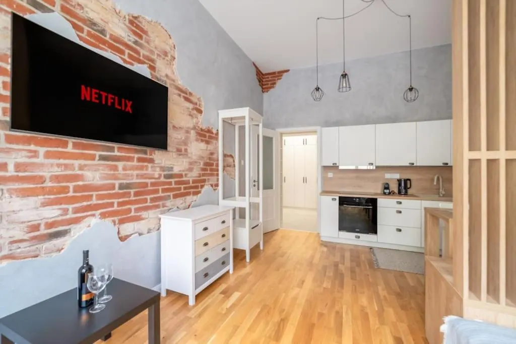 Chic Brick Suite In Historic City By Rentez Prague